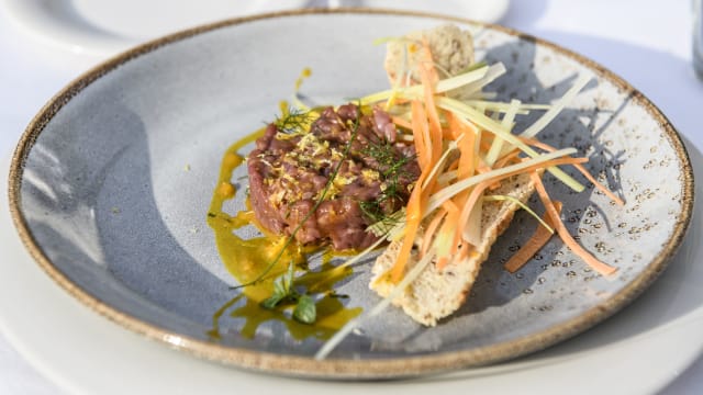 Tartare di manzetta prussiana al coltello con senape antica - Ristorante La Boiola