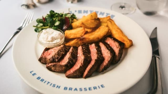 Faux Filet, Triple-Cooked Chips & Horseradish Sauce - L'Entente, Le British Brasserie, Paris