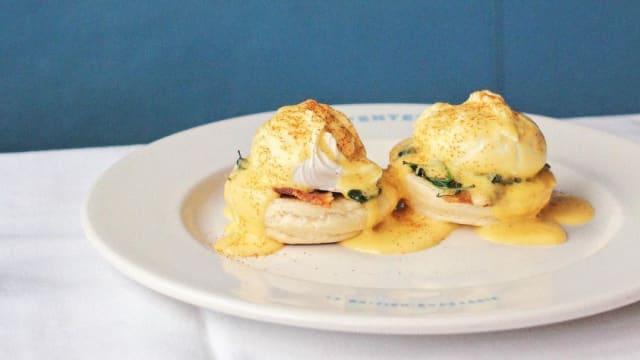 Eggs Benedict, Bacon - L'Entente, Le British Brasserie, Paris