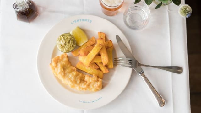 Fish & chips with tartare sauce - L'Entente, Le British Brasserie, Paris
