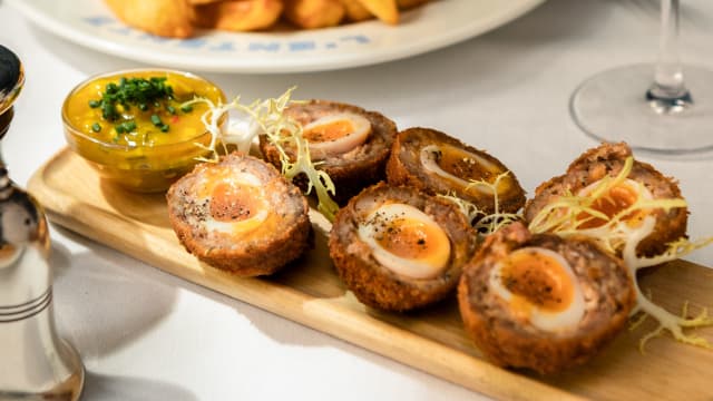 X3 Scotch Quail Eggs & Piccalilli - L'Entente, Le British Brasserie, Paris