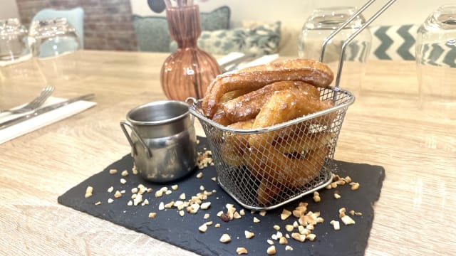 Churros maison & pâte à tartiner noisettes maison - N+1, Paris