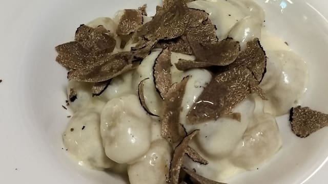 Gnocchi in crema di parmigiano e tartufo  - Le Arcate