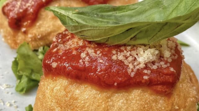 Pizzottelle con pomodoro, basilico e parmigiano  - Enjoy