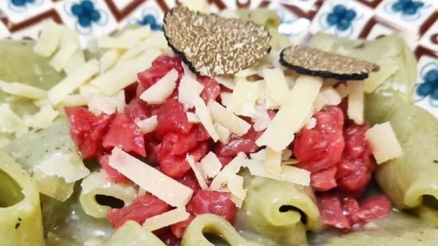 Paccheri al tartufo con tartar di manzo e scaglie di grana - Opera