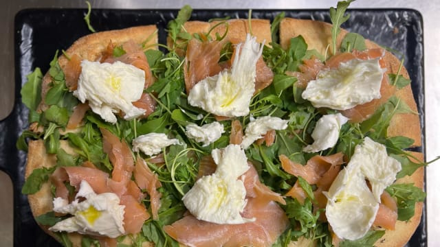 Pinsa Salmone, Rucola E Mozzarella Di Bufala - Fermento caffe' bistrot, Rome