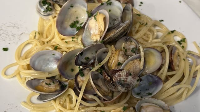 Spag. Vongole - Trattoria Pizzeria San Giorgio, Genoa