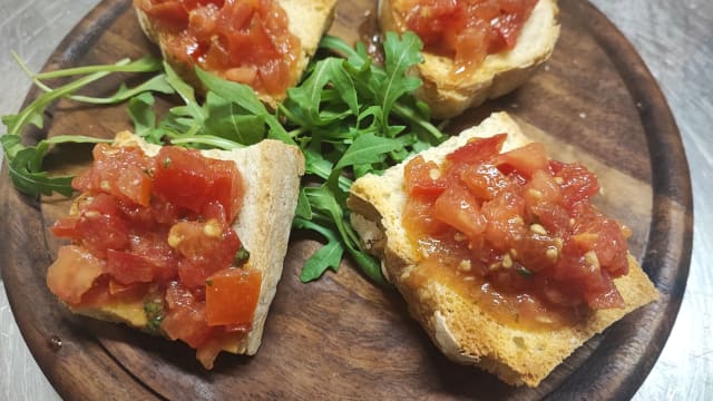 Bruschetta al pomodoro e basilico - Oliandolo Caffè Ristoro