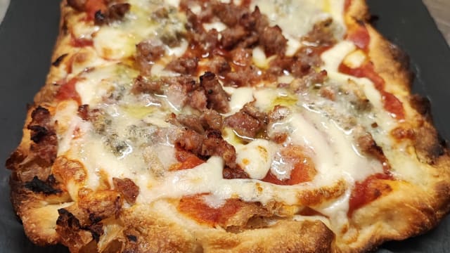 Uova strapazzate con bacon e pane tostato - Oliandolo Caffè Ristoro