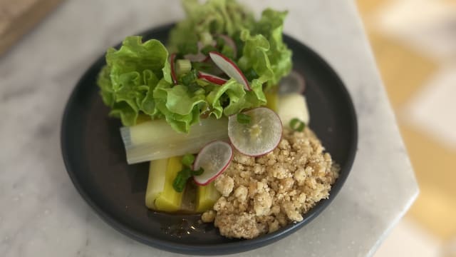 Poireaux vinaigrette - Yuman, Paris