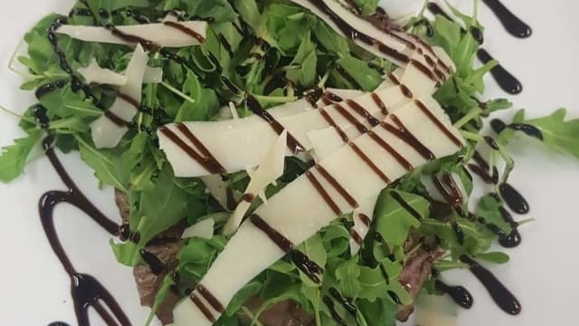 Tagliata rucola e grana 200g - Blurosso Sapori di Sicilia la Braceria, Bologna