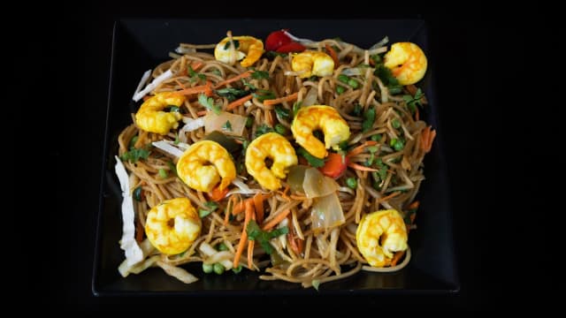 Chow Mein Crevettes - La Cuisine de l'Himalaya - Journey of Flavors, Paris