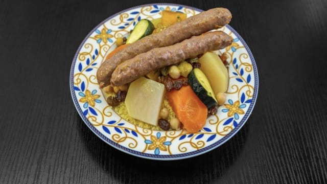 Couscous merguez, semoule de blé, légumes frais - Casablanca, Paris