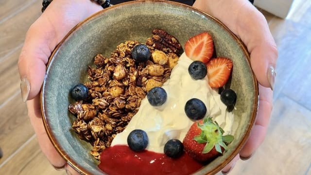 Granola bowl - Acapella Coffee Shop, Toulouse