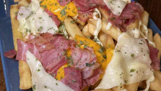 Patatas bacon & chedar - Tropicana Beach Club