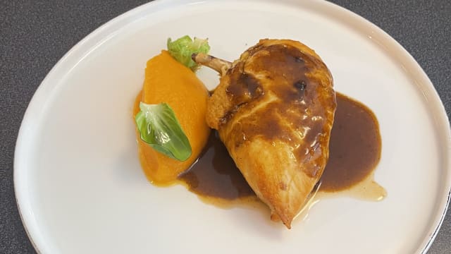 Suprême de poulet fermier cuit à basse températures , Purée façon Joel Robuchon - La Violette, Paris