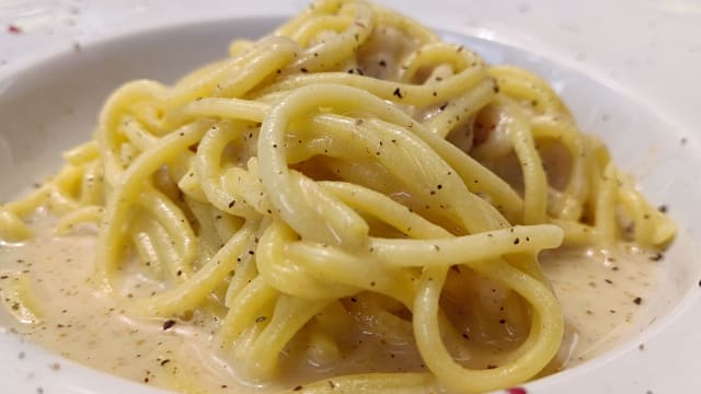 Pasta cacio e pepe - Ristorante Viecce A Trova