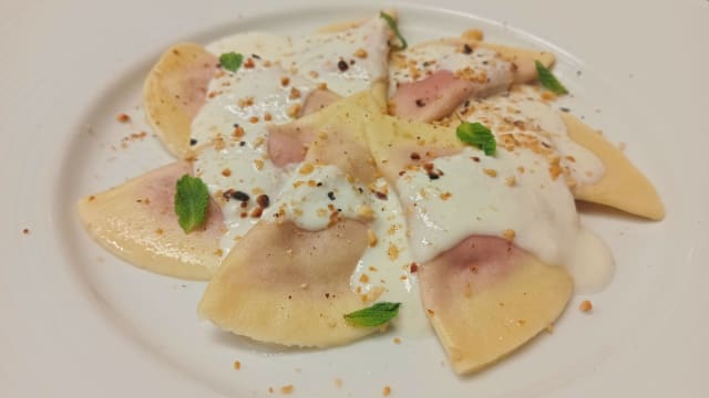 Gnocchi di patate al burro fuso ricotta e salvia  - Ristorantino ai Lali