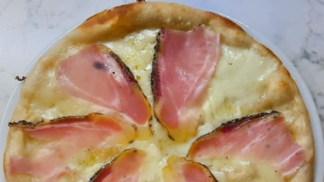 pizza al prosciutto crudo - Agripizzeria Agriristoro Cupido