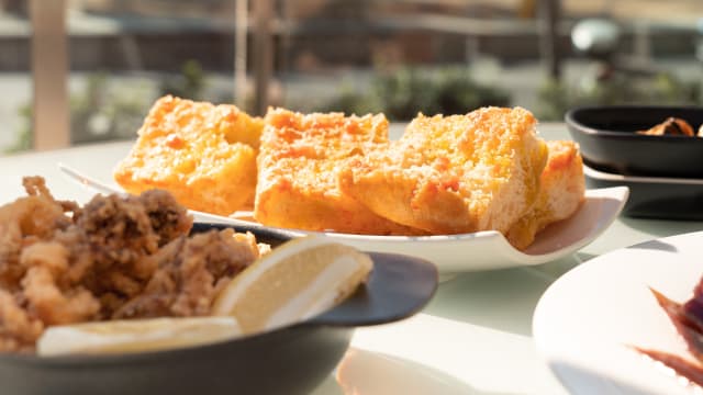 Pan de coca del maresme con tomate - El Mirador, Sitges