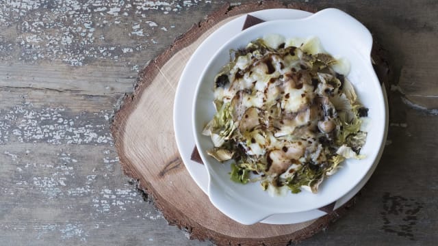 Radicchio, pancetta arrotolata, formaggio di fattoria, riduzione al balsamico - Agriturismo I Filari dI Casalbono