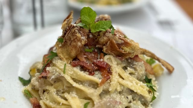 Fettuccine o risotto al doppio carciofo con guanciale di cinghiale - Mozzichi Trastevere, Rome