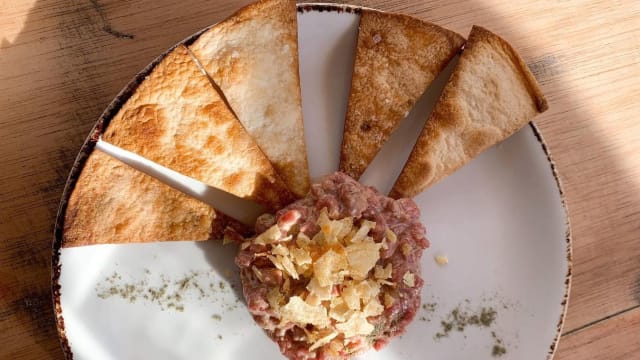 Steak tartar estilo viterra con chips - Viterra , Sant Andreu De Llavaneres