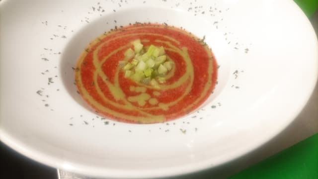 Gazpacho di pomodoro al sentore di peperoni con crema di sedano (vegano)  - Caligo, Genoa