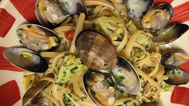 Linguine alle vongole, broccolo romanesco  - Via del Gusto, Paris