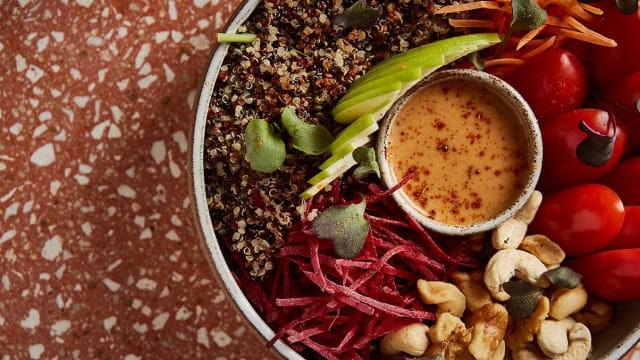 Salada de quinoa. - Home Plate, Lisbon