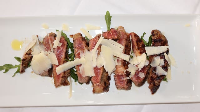 Tagliata di Angus, rucola e grana - Terrazza Quattroventi