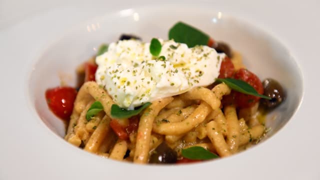 PASSATELLI ASCIUTTI CON BURRATA DATTERINI OLIVE NERE ED ORIGANO FRESCO - La Piazzetta del Gusto, Nonantola