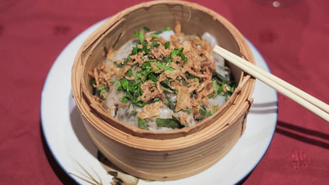 Crêpes Vietnamiennes Farcies au Porc et Champignons (Banh Cuôn) - Escale à Saigon, Paris