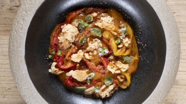 Peperone, arachidi e fava tonka - Osteria Tre Gobbi, Bergamo