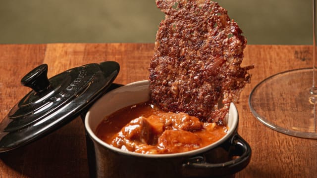 Tapa de callos y chicharrones - Restaurante Adaly, Madrid