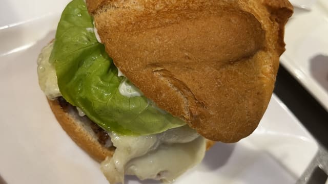 Hamburger Cheeseburger  - Al Fierale ToscanaGrill