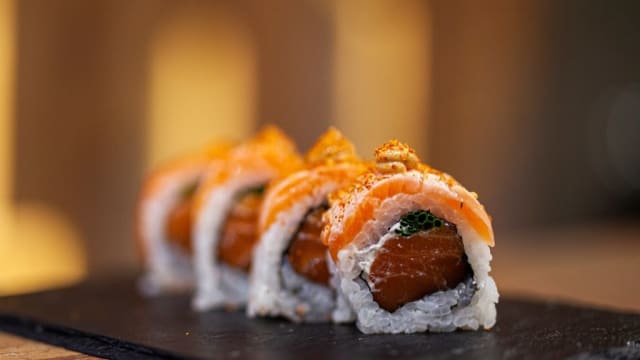 Hot Salmón - Moshio Sushi