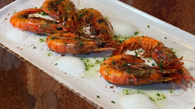 Gamba vermella a la planxa, emulsio de citrics i picada d'all i julivert  - Maranpau Barcelona, Barcelona