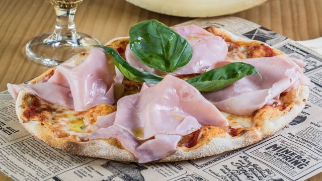 Prosciutto Cotto   - Pinsa Pizza María de Molina