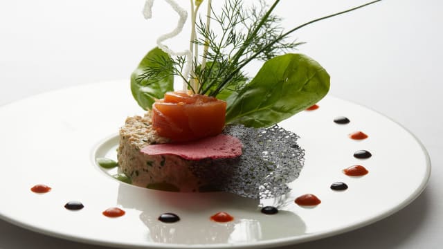 Tartare de crabe à l’aneth et saumon fumé, crème de persil - Au Boeuf