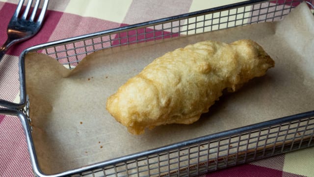 Fiore di Zucca (pastellato con mozzarella e alice) - Romeo la pinseria der Colosseo, Milan