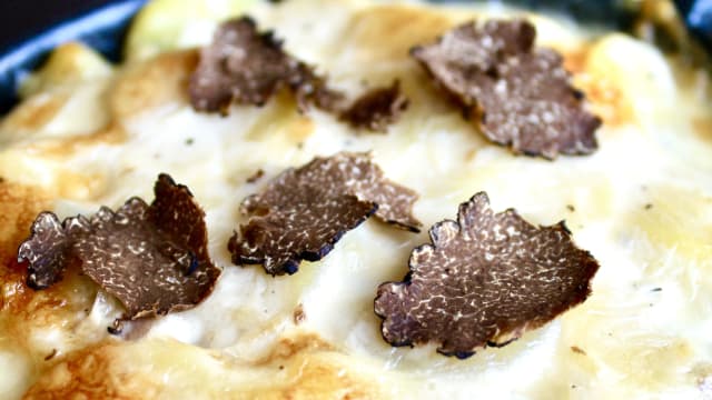 Gratin dauphinois à la truffe : gouda truffé et jambon serano - Prise de Mousse