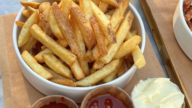 Fries - The Golden Stork, The Hague