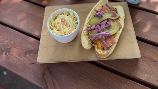 Build your own hotdog - The Golden Stork, The Hague