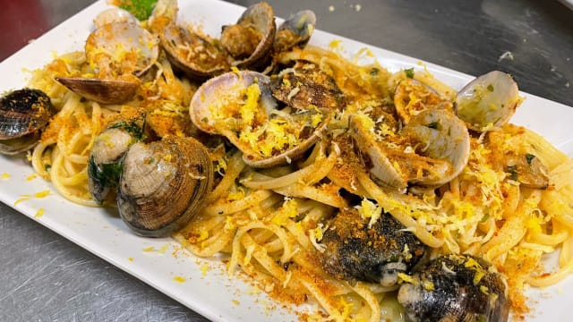 Linguine alle vongole, bottarga, scorza limone. - da Nicco ristorante pizzeria, Orbetello