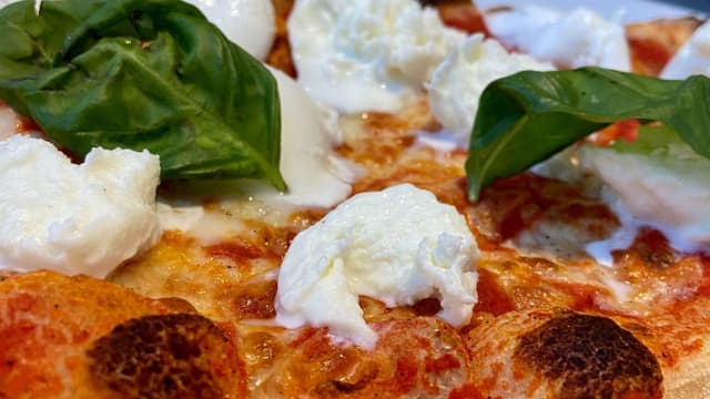 Margherita con mozzarella di bufala - Pinsamore