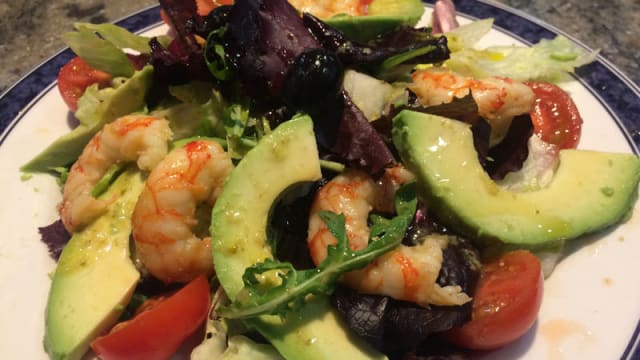 Ensalada de aguacate con gambas y vinagreta de mostaza - El Roble - Sant Gervasi