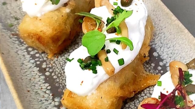 Puerros en tempura con crema de mató - Malparits, Badalona