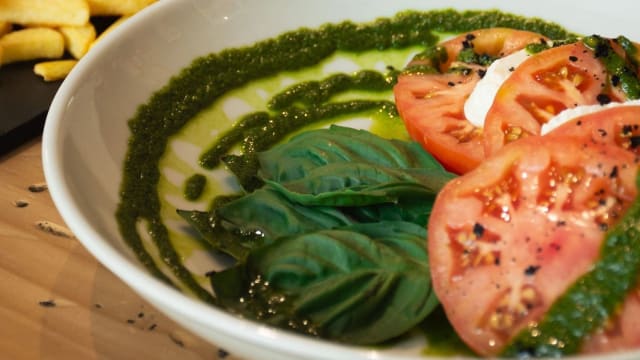 Ensalada caprese - Tí­rame Una Bar Restaurante, Madrid