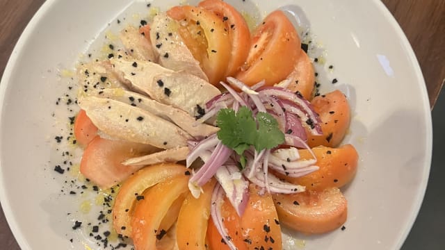 Ensalada tomate y ventresca - Tí­rame Una Bar Restaurante, Madrid